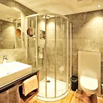 A4 Alma Alpin Appartments شقة *